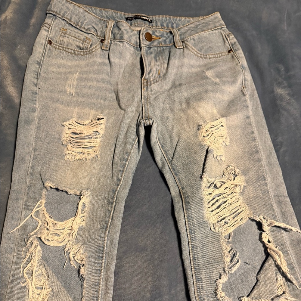 👖FASHION NOVA DISTRESSED JEANS👖 - Picture 5 of 7